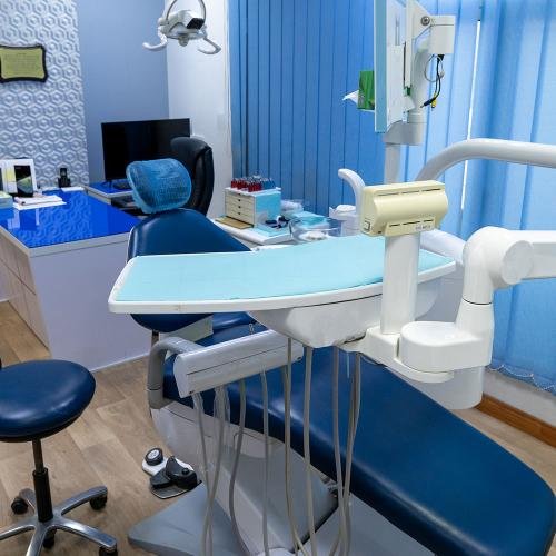 حالة الأسنان قبل تركيب عدسات الفينير التجميلية